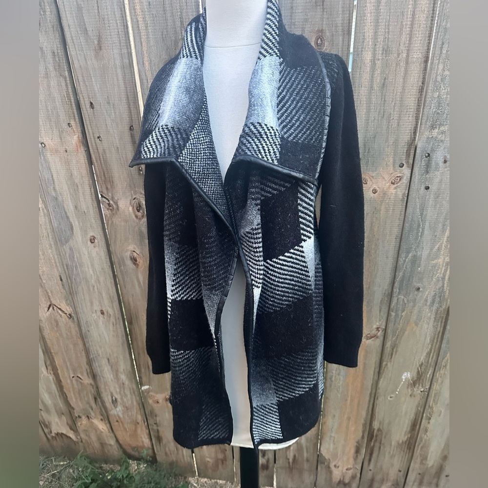 AVA women's black/gray open front sweater shrug jacket size M